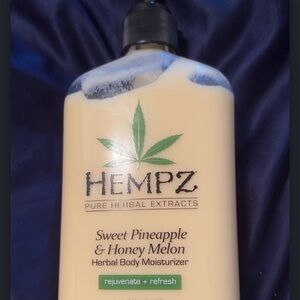 Hempz Herbal Moisturizer - Cream with Black Cap